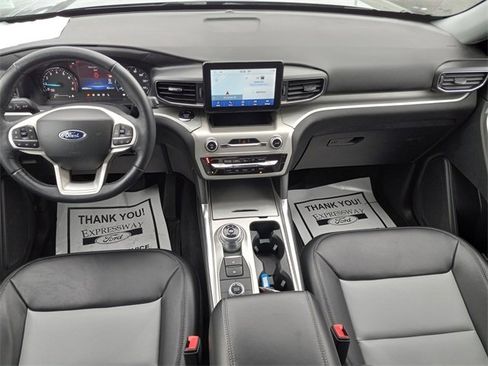 Used 2022 Ford Explorer XLT w/ Equipment Group 202A image 18