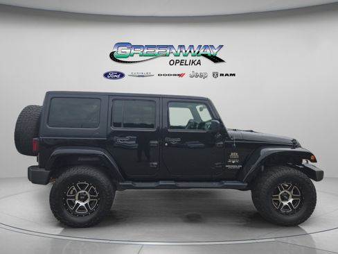 Used 2017 Jeep Wrangler Unlimited Sahara image 8