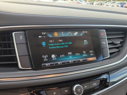 Used 2018 Buick Enclave Essence image 16