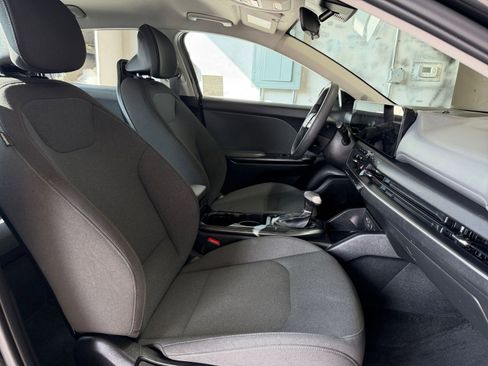 Used 2025 Kia K4 LXS image 35
