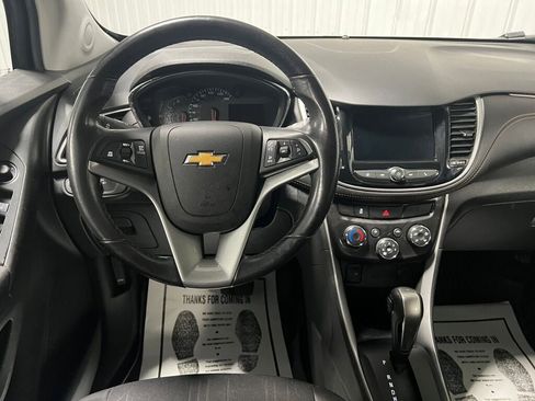 Used 2020 Chevrolet Trax LT w/ LT Convenience Package image 4