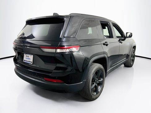 Used 2023 Jeep Grand Cherokee Altitude AWD/4WD image 5