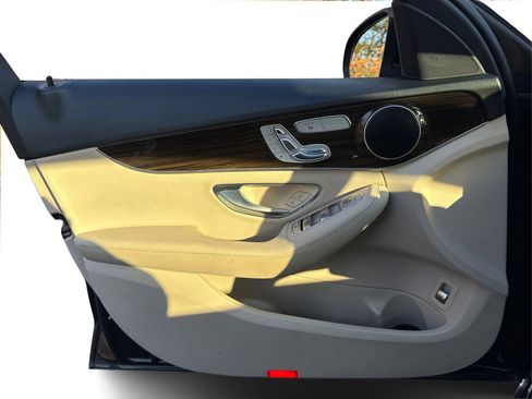 Used 2019 Mercedes-Benz C 300 4MATIC Sedan image 23