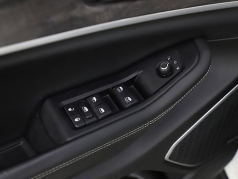 Used 2023 Jeep Grand Cherokee 4WD 4xe w/ Luxury Tech Group II image 19