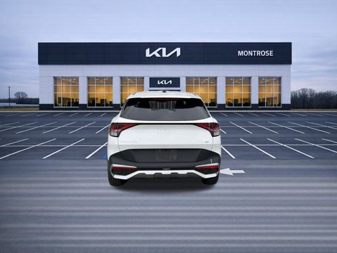 Used 2025 Kia Sportage LX image 6