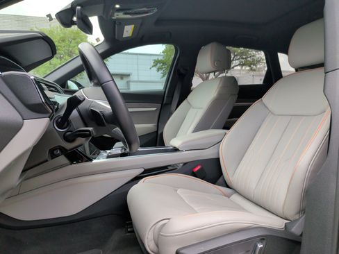 Used 2024 Audi Q8 e-tron Prestige w/ Prestige Package image 17