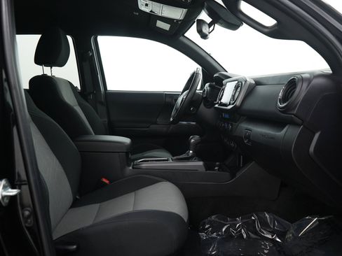 Used 2022 Toyota Tacoma TRD Sport AWD/4WD image 11