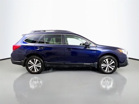 Used 2018 Subaru Outback 3.6R Limited image 8