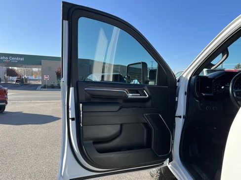 Used 2024 Chevrolet Silverado 2500 LT w/ Convenience Package image 23