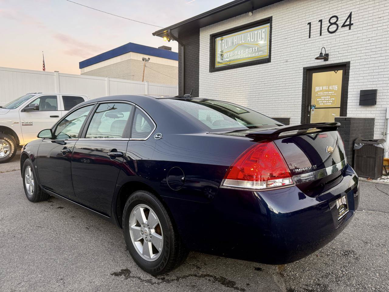 Used 2008 Chevrolet Impala LT w/ Luxury Edition Package FWD image 3
