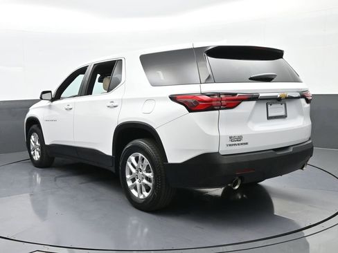 Used 2023 Chevrolet Traverse LS image 4