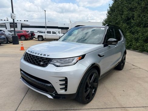 Used 2024 Land Rover Discovery Dynamic SE AWD/4WD image 7
