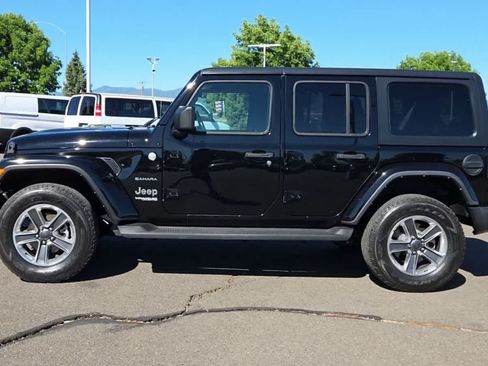 Used 2022 Jeep Wrangler Unlimited Sahara w/ LED Lighting Group AWD/4WD image 5
