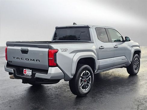 Used 2025 Toyota Tacoma TRD Sport image 5