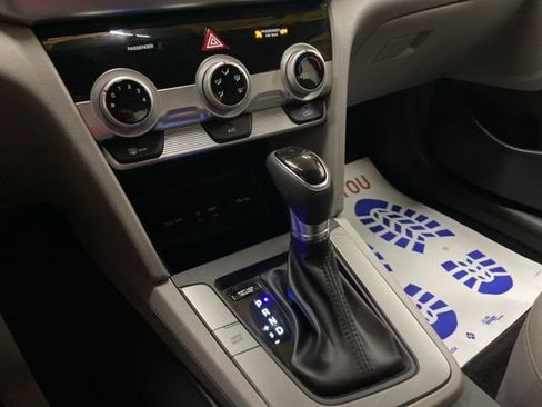 Used 2019 Hyundai Elantra SE image 35