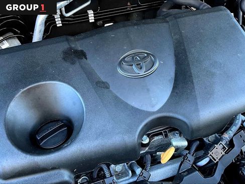 Used 2021 Toyota RAV4 XLE w/ Convenience Package image 31