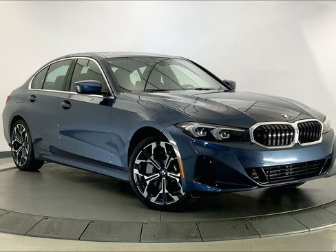 Certified 2025 BMW 330i Sedan RWD image 1