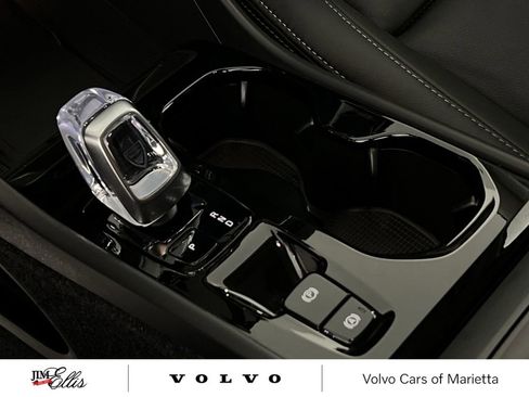 Used 2025 Volvo XC40 B5 Plus image 20