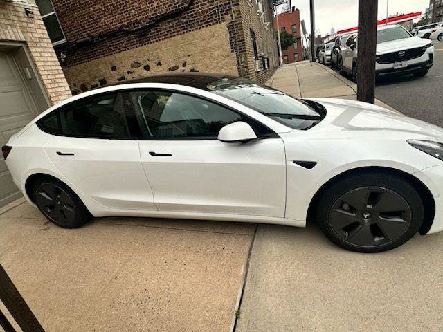 Used 2022 Tesla Model 3 RWD image 2