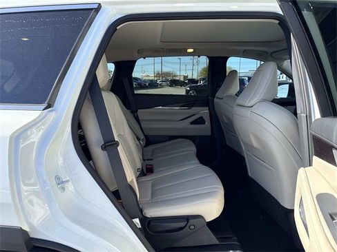 Used 2024 INFINITI QX60 Sensory image 16