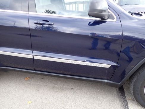 Used 2012 Jeep Grand Cherokee Laredo w/ Laredo E Group image 12