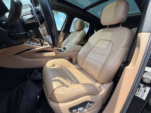 Used 2020 Porsche Cayenne AWD/4WD image 10