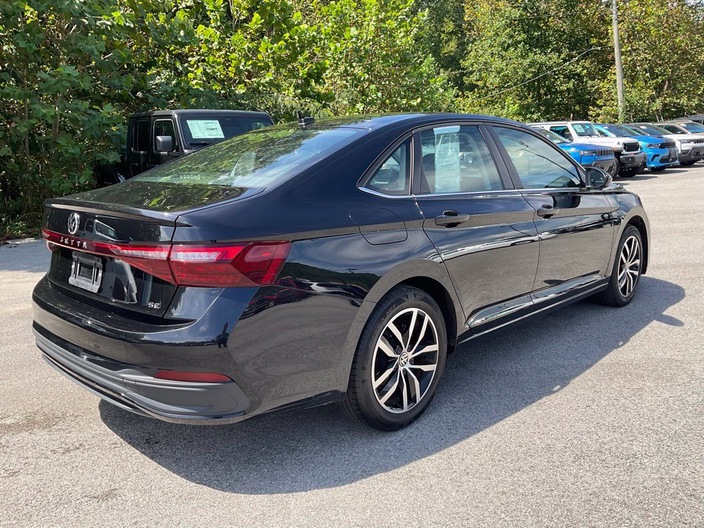 Used 2025 Volkswagen Jetta SE FWD image 6