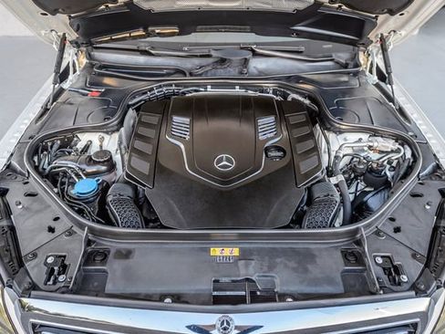 Used 2018 Mercedes-Benz S 560 Sedan image 17