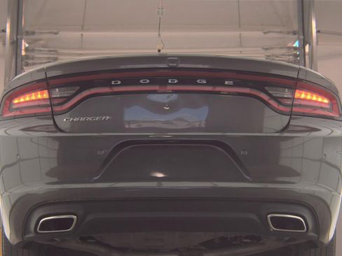 Used 2020 Dodge Charger SXT w/ Leather Interior Group RWD image 5
