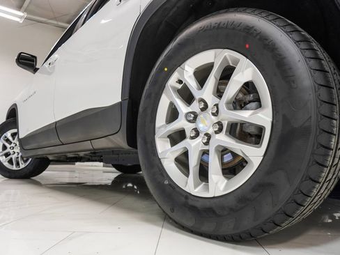 Used 2021 Chevrolet Traverse LT FWD image 34