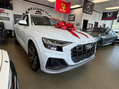 Used 2021 Audi Q8 Prestige w/ Prestige Package AWD/4WD image 2