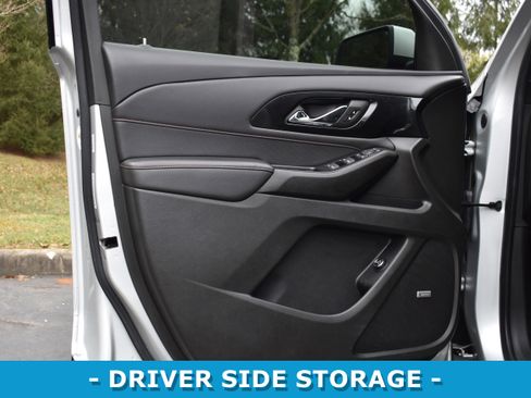 Used 2022 Chevrolet Traverse RS image 5