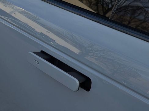 Used 2025 Land Rover Range Rover Velar Dynamic SE image 15