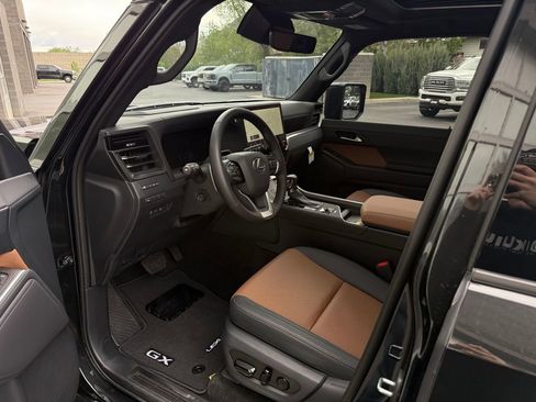 Used 2026 Lexus GX 550 w/ Accessory Package (ZB) AWD/4WD image 32