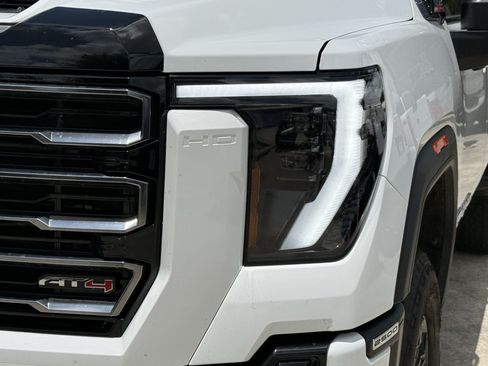 Used 2025 GMC Sierra 2500 AT4 AWD/4WD image 11