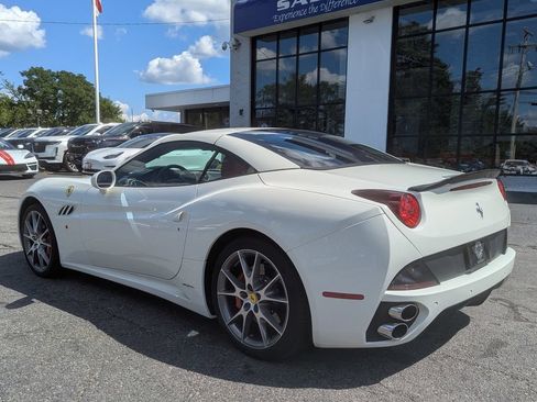 Used 2013 Ferrari California RWD image 10