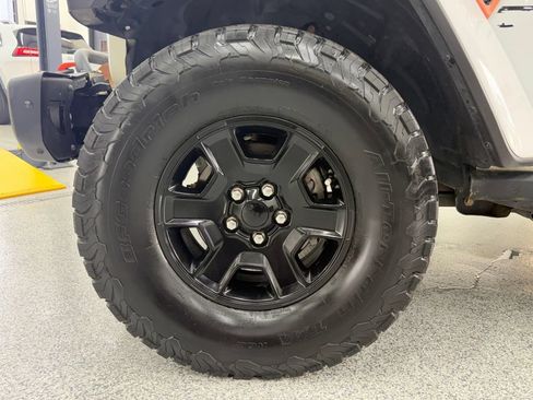Used 2021 Jeep Gladiator Mojave AWD/4WD image 45