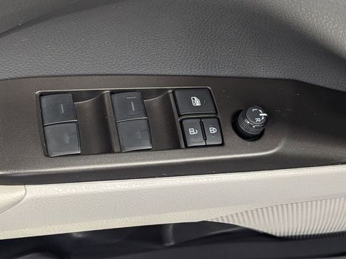 Used 2022 Toyota Camry SE image 18