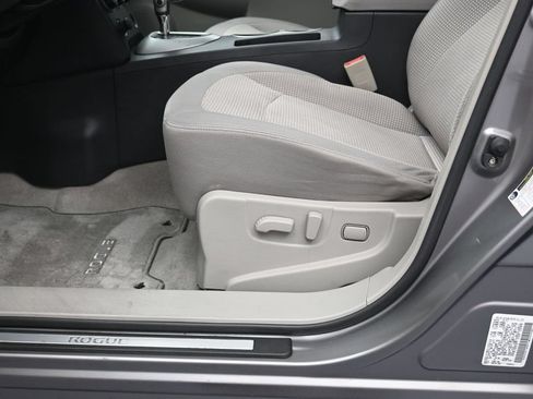 Used 2011 Nissan Rogue SV FWD image 21