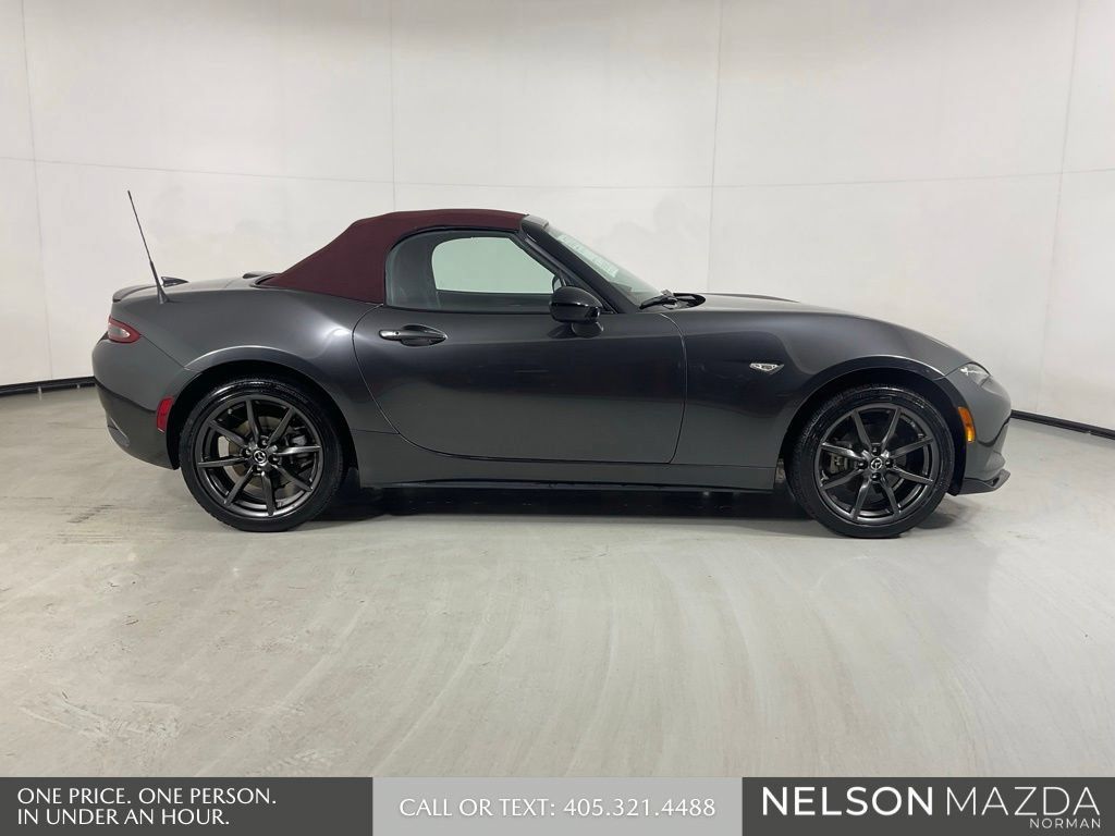 Used 2018 MAZDA MX-5 Miata Club RWD image 5