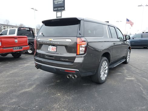 Used 2021 Chevrolet Suburban Premier w/ Premium Package image 4