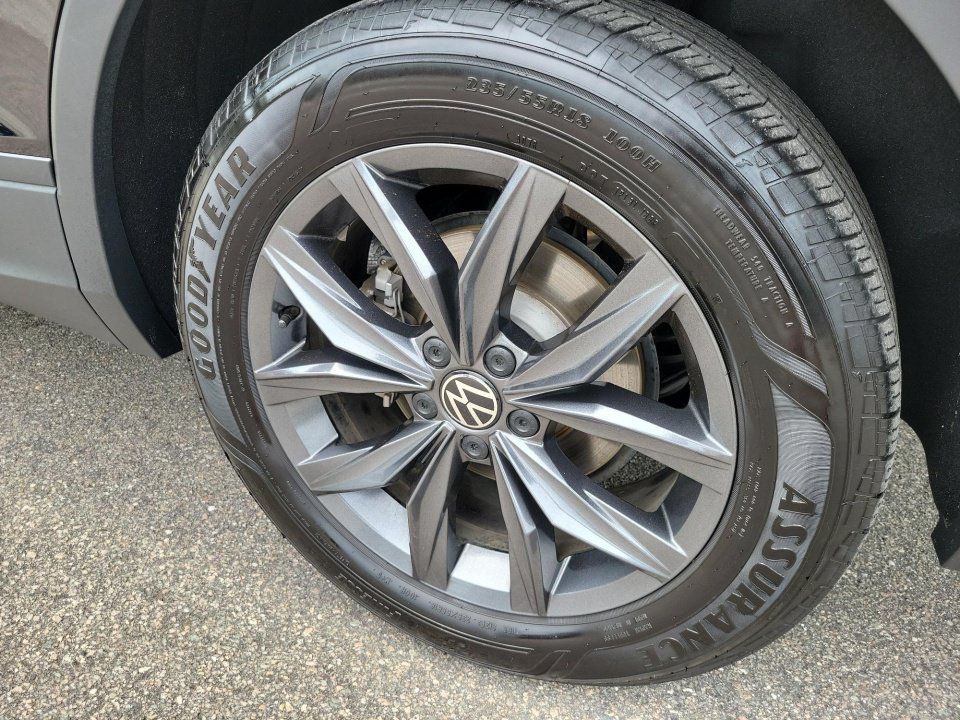 Certified 2023 Volkswagen Tiguan SE w/ Panoramic Sunroof Package FWD image 25