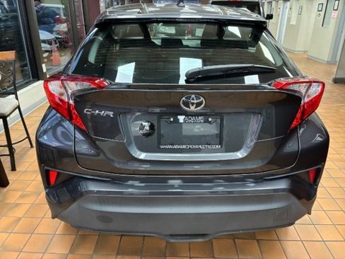 Used 2021 Toyota C-HR XLE image 11