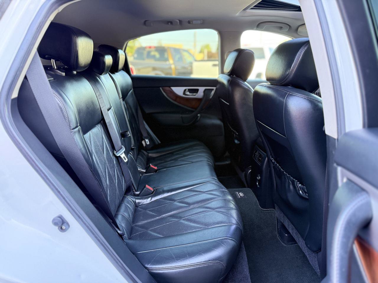 Used 2014 INFINITI QX70 AWD w/ Premium Package image 18