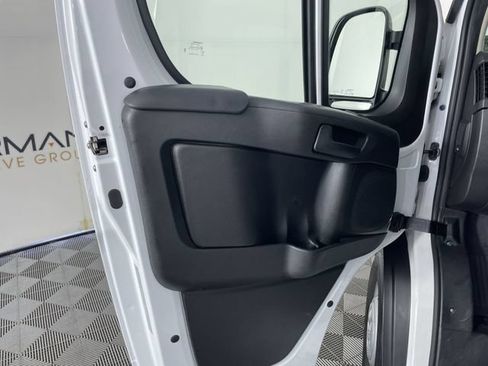 Used 2025 RAM ProMaster 2500 w/ U-Haul Equipment Group FWD image 32