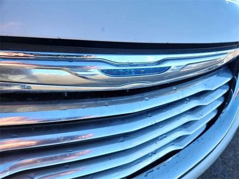 Used 2014 Chrysler Town & Country Touring image 28