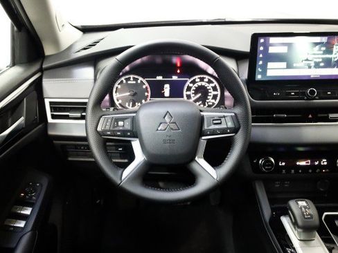 New 2025 Mitsubishi Outlander SE image 20