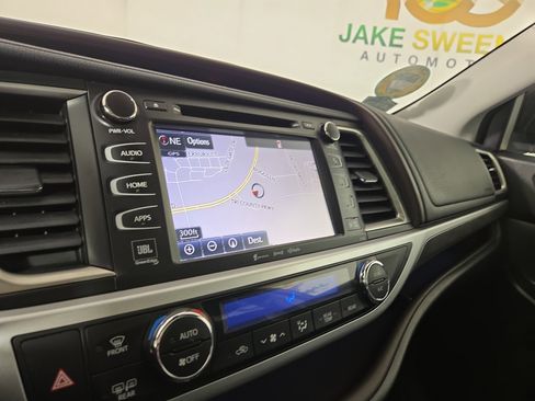 Used 2017 Toyota Highlander Limited Platinum image 22