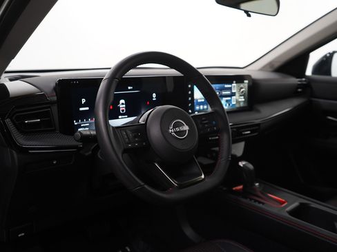 Used 2025 Nissan Kicks SR w/ Illumination Package image 15