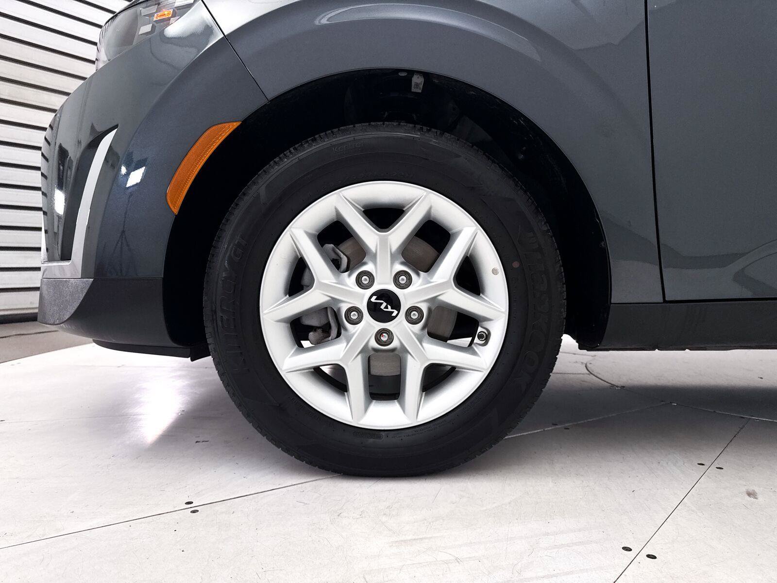 Used 2025 Kia Soul LX w/ LX Technology Package FWD image 14
